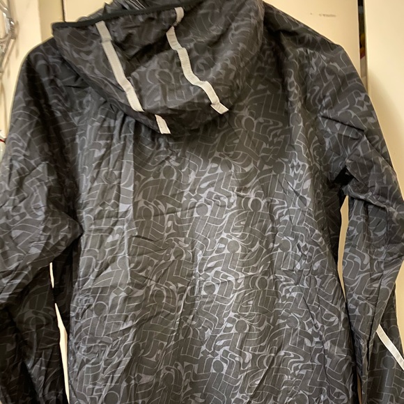 Nike rain jacket - Picture 2 of 4